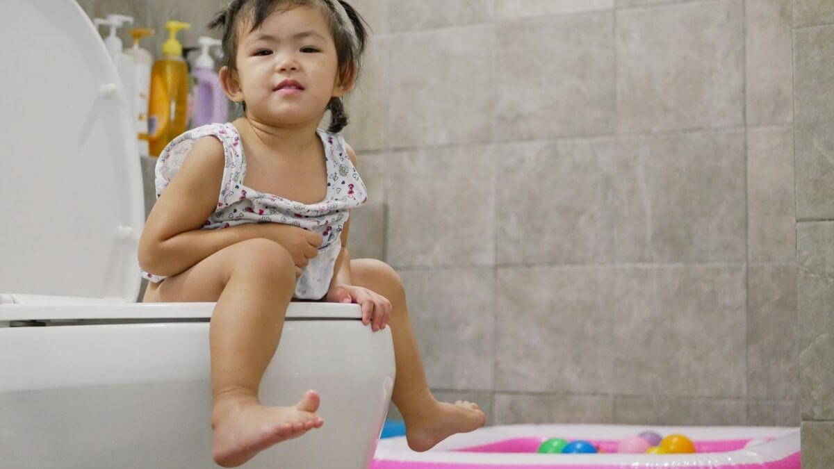 How to Potty Train A Girl: 20 Tips from Real Moms | Peanut