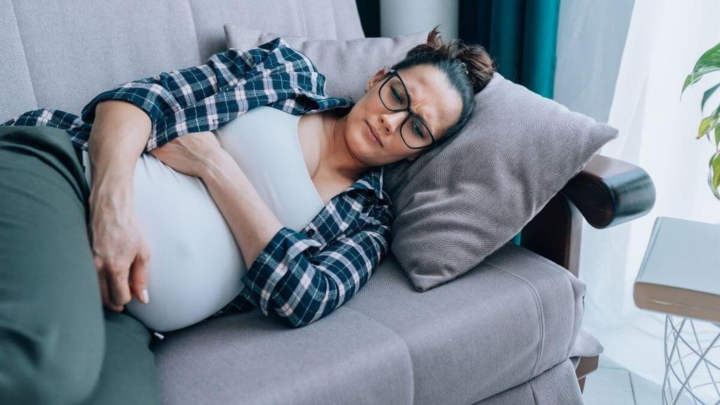 6 Positions To Relieve Gas While Pregnant Peanut